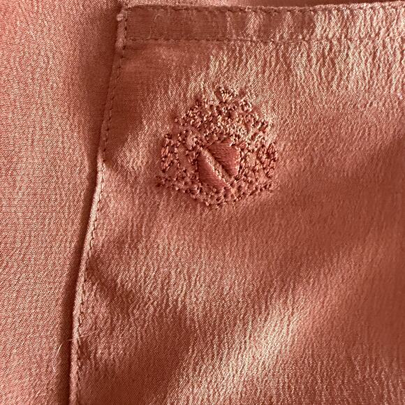 70s Vintage OLEG CASSINI | Brown Silk Chest Pocket Crest Blouse | Size 6 - Picture 5 of 11